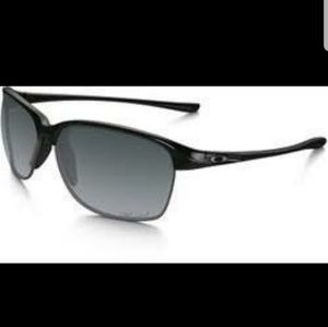 Oakley woman's unstoppable polorized black w/grey